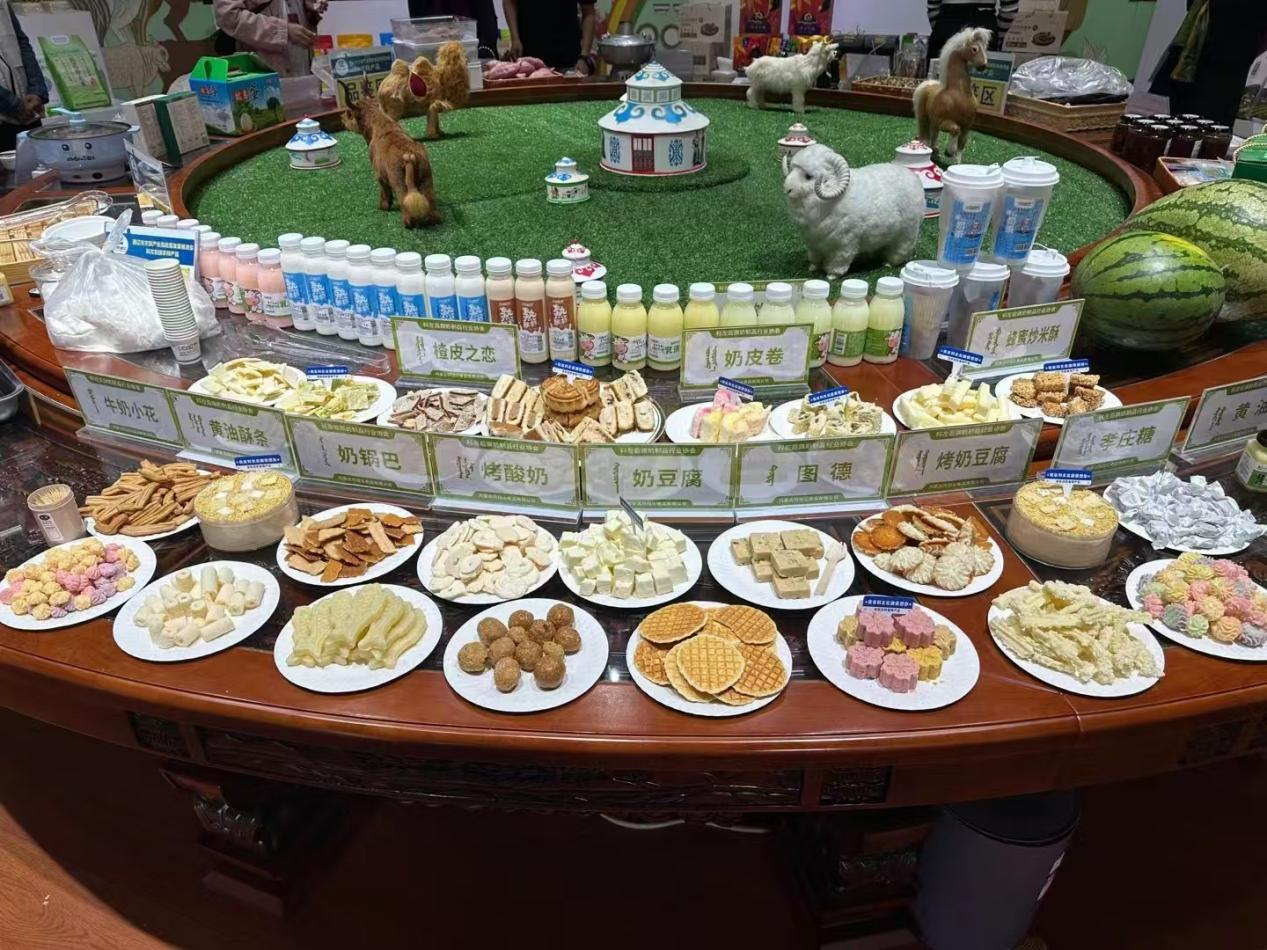 部分新式奶食品(董禹卉 摄)