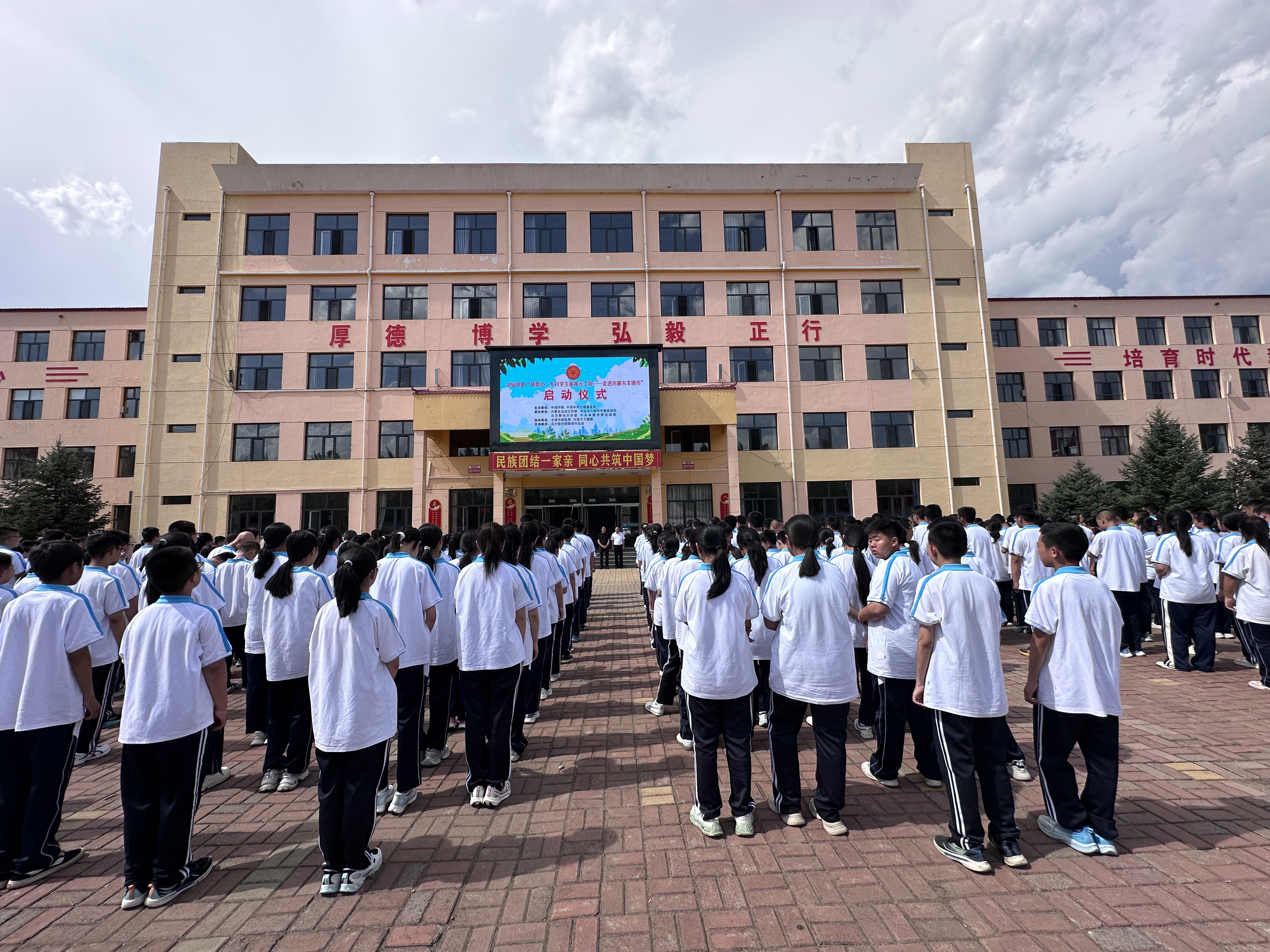活动现场 (王宁波 摄)