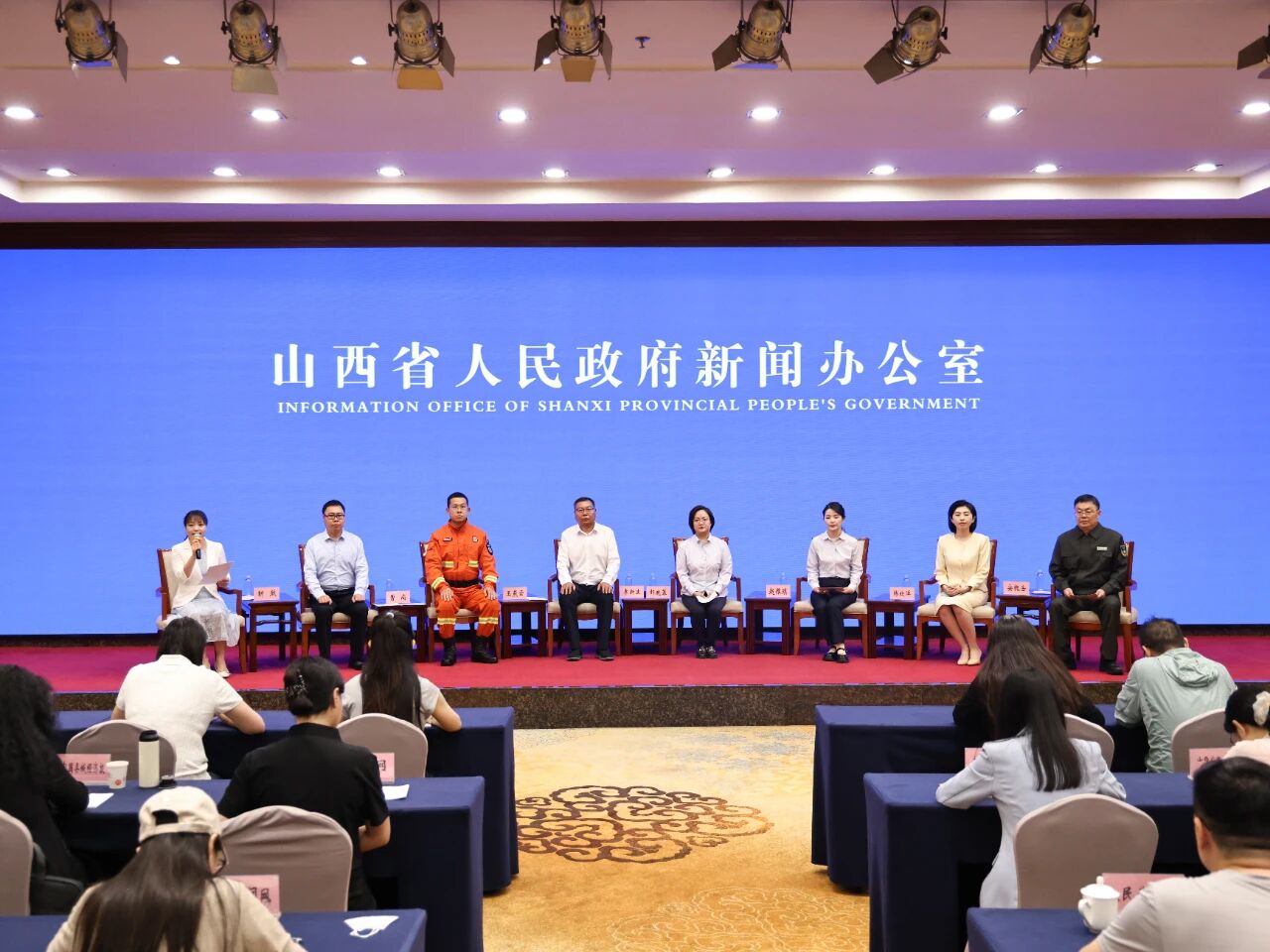 记者见面会现场(席兆平 摄)