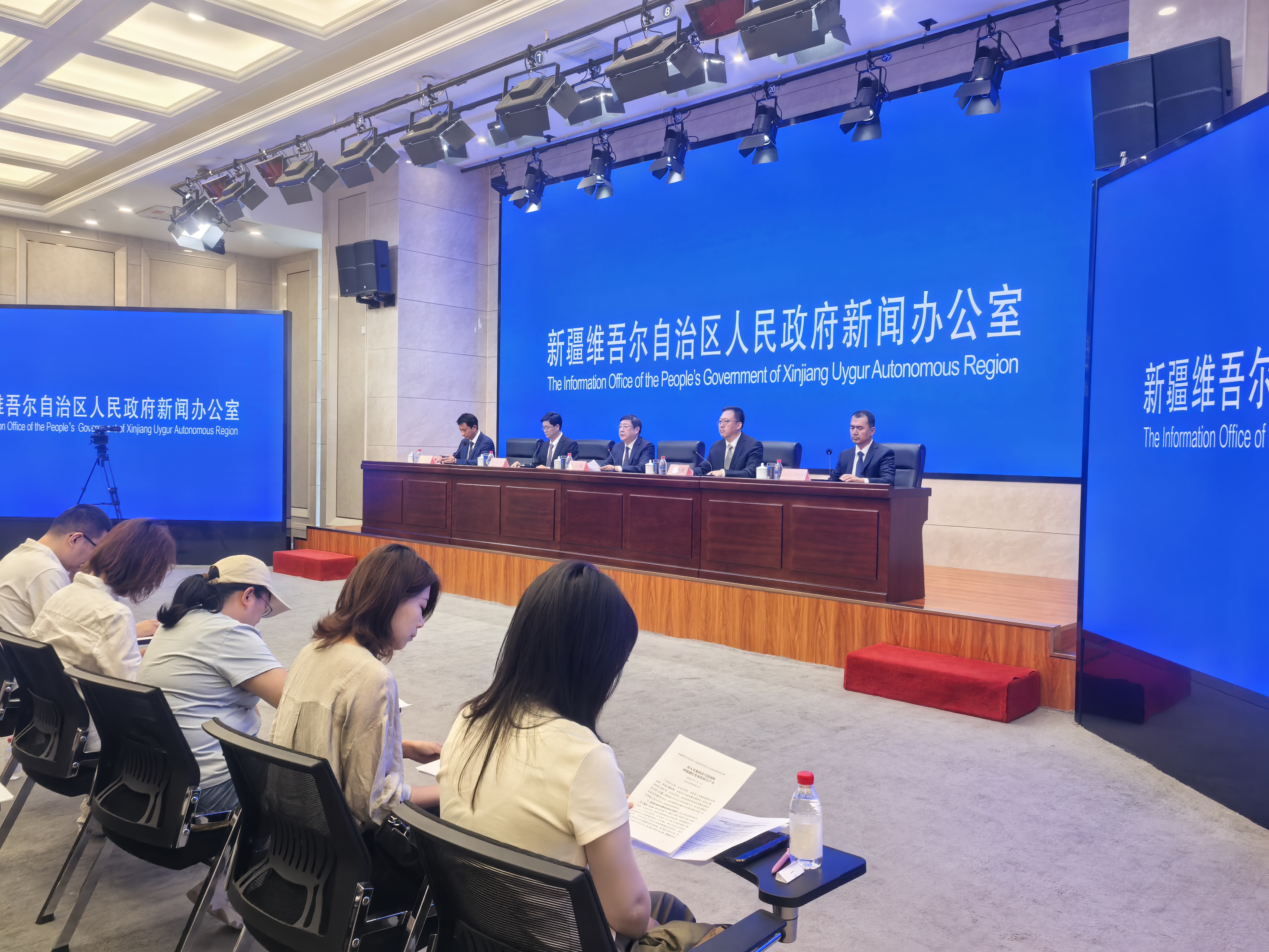 新闻发布会现场(查燕荣 摄)
