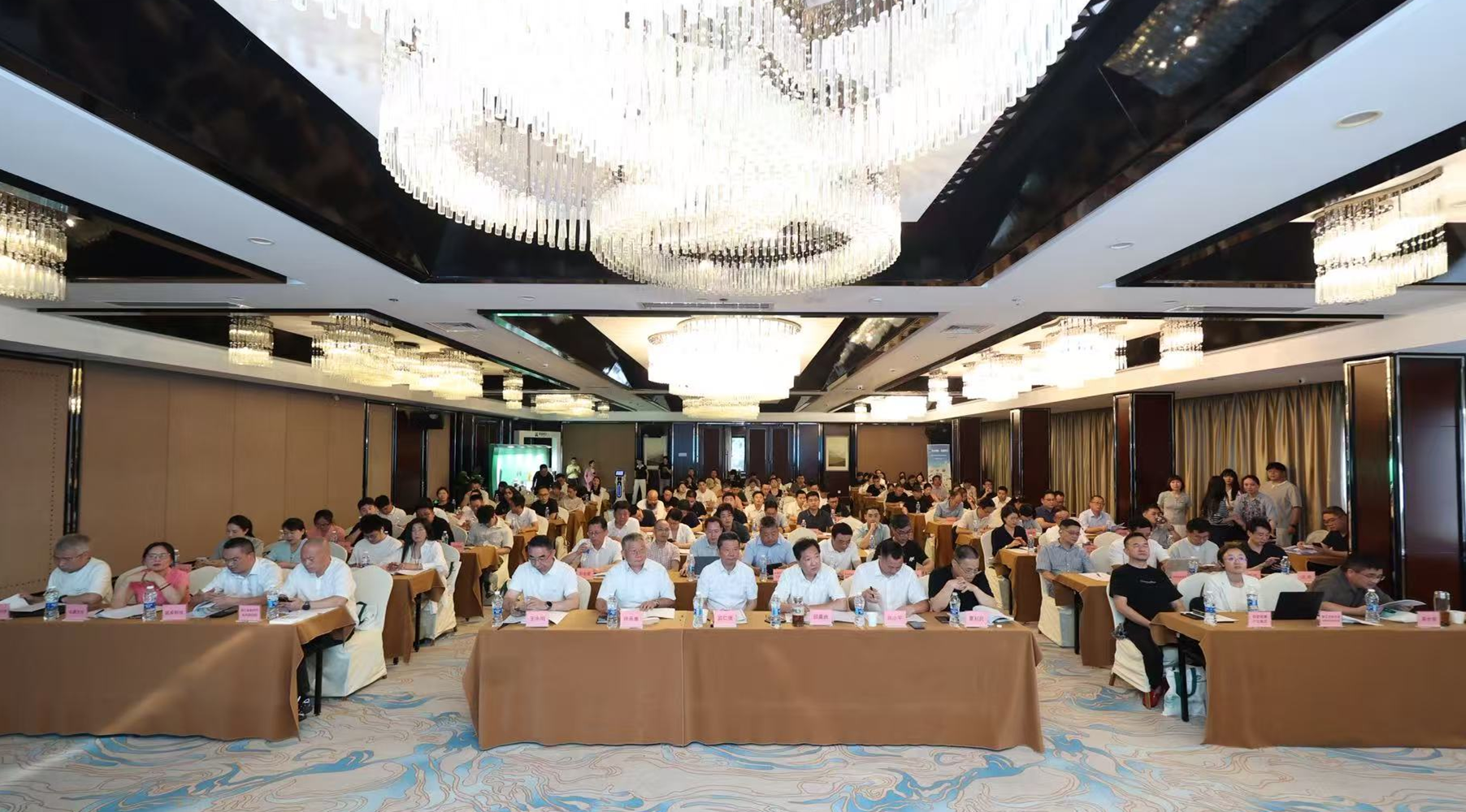 会议现场(曾庆华 摄)