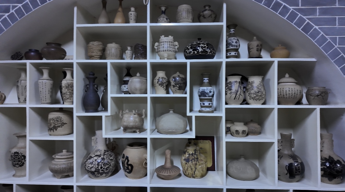 平定砂器陈列展示(席兆平 摄)