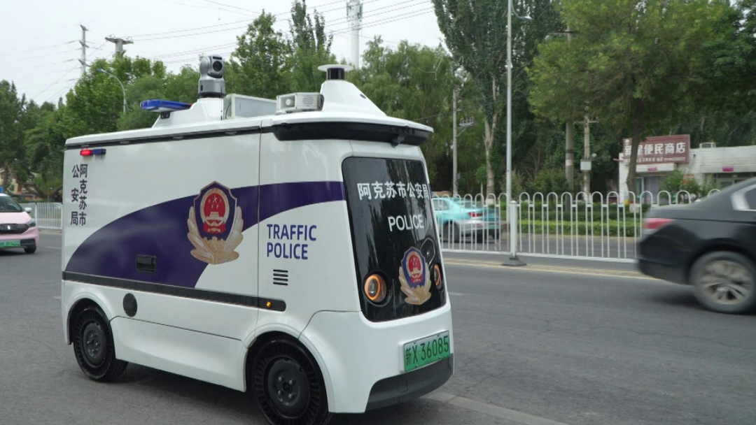 全新投用的警用无人巡逻车(李思宇 摄)