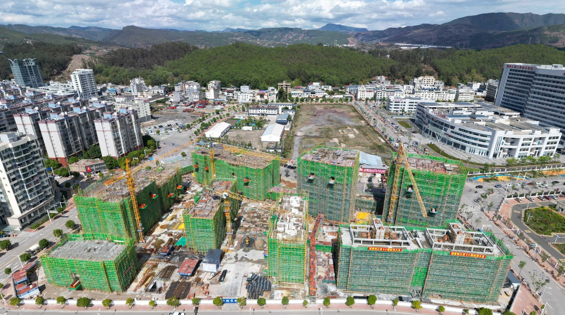会理楼市持续向上(高媛 摄)