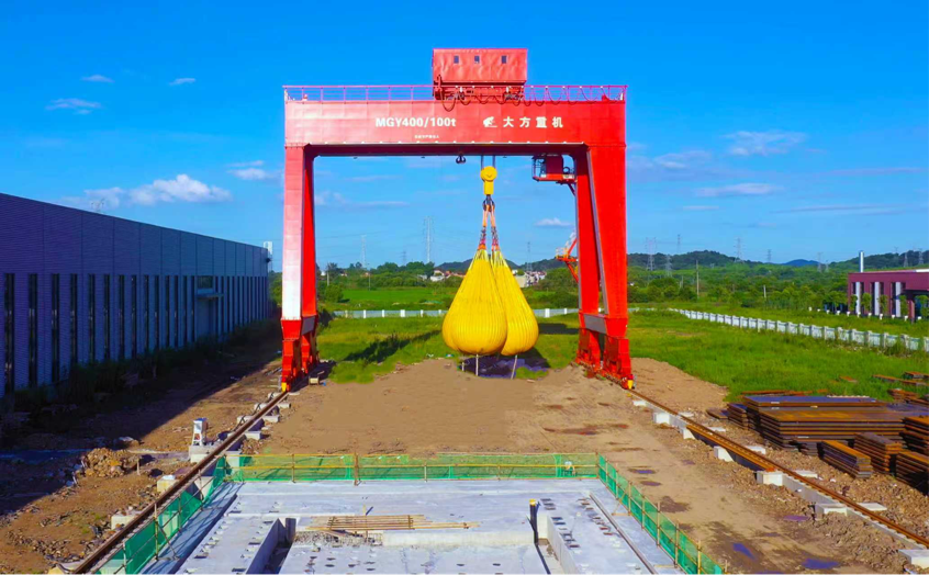 大方控股集团MGY400/100吨冶金行业专用门式起重机完成安装并验收通过(张雪岩 摄)