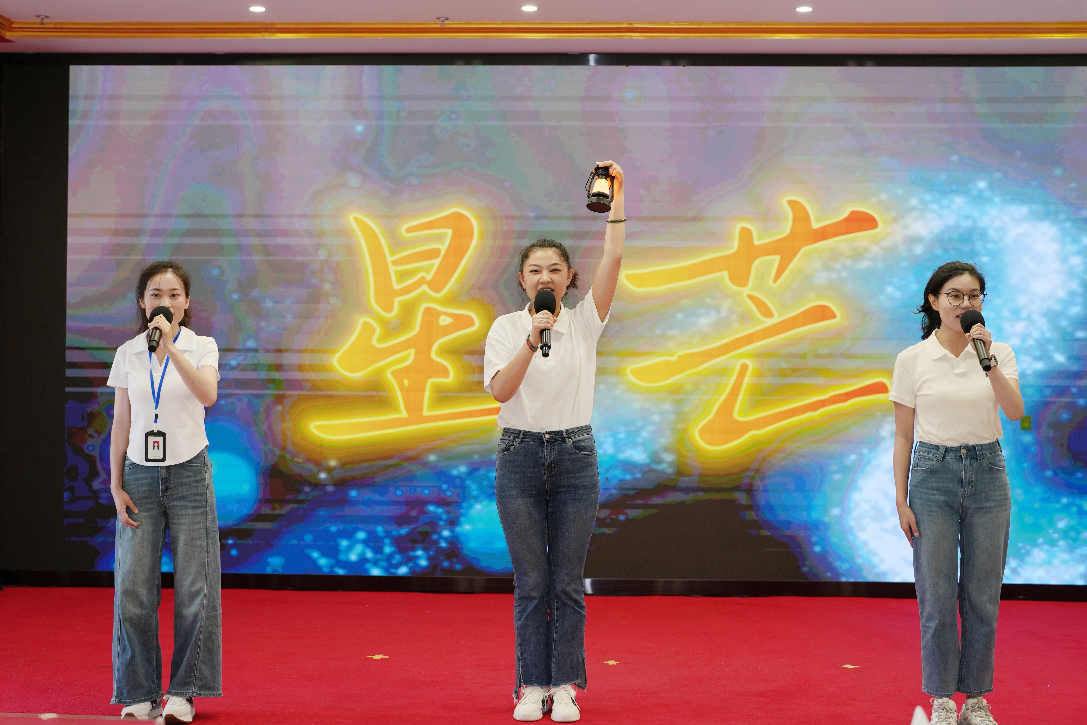 7月1日,丽江市局(公司)“星芒灿丽烟 奋进‘十五五’”主题演讲比赛一等奖《我们都是星芒》(马斌 摄)