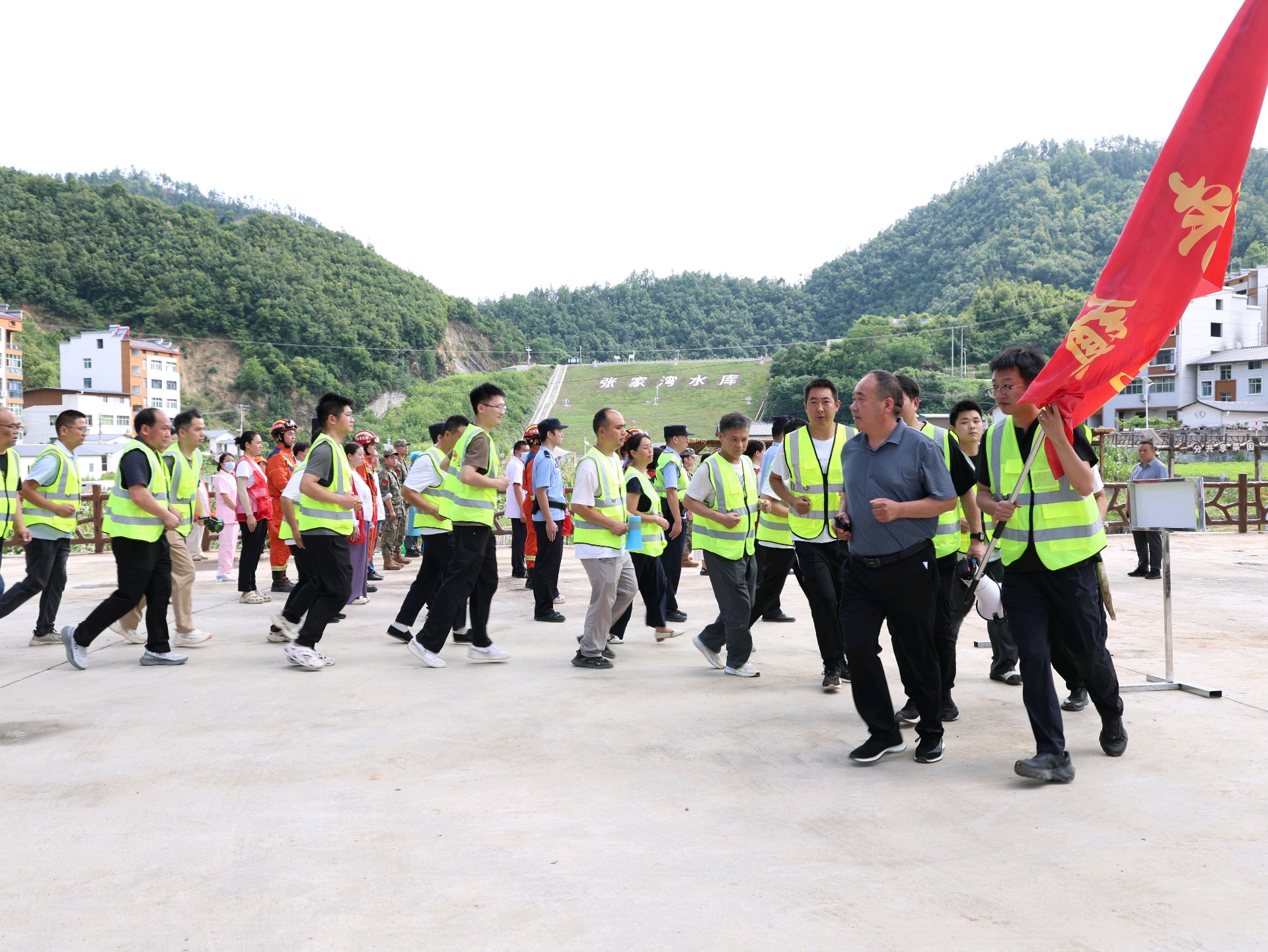 郧西县防汛综合应急演练现场(郧宣文 摄)