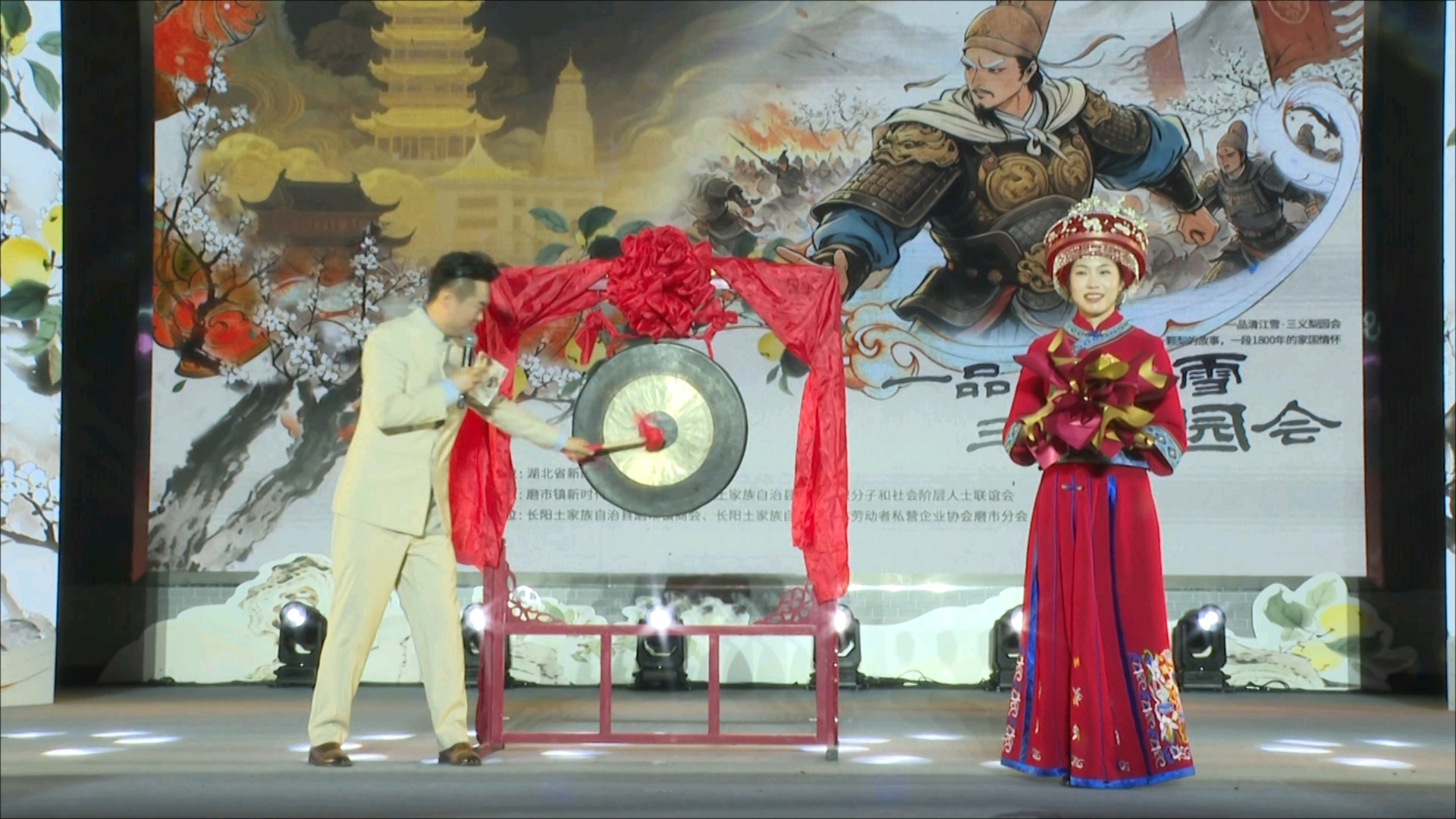 竞拍现场(田亚敏 摄)