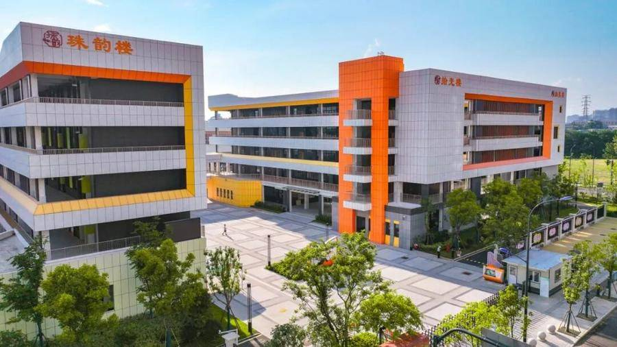 小区配套建设的小学已建成投用。(陈三虎 摄)