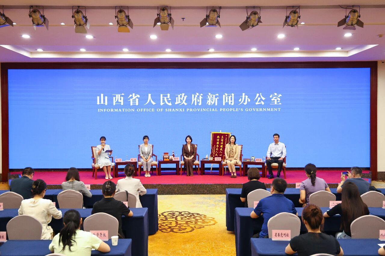记者见面会现场(席兆平 摄)