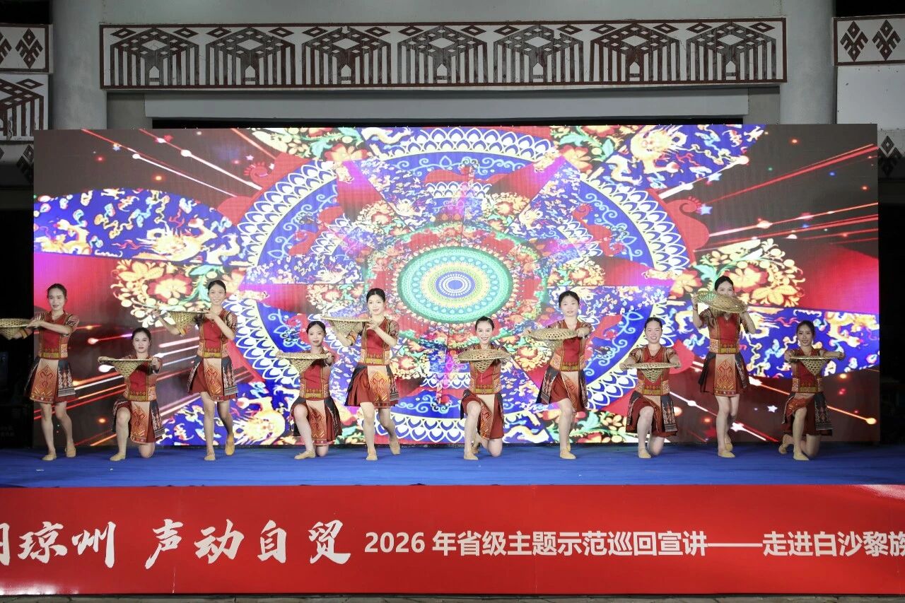 精彩节目表演(李莹 摄)
