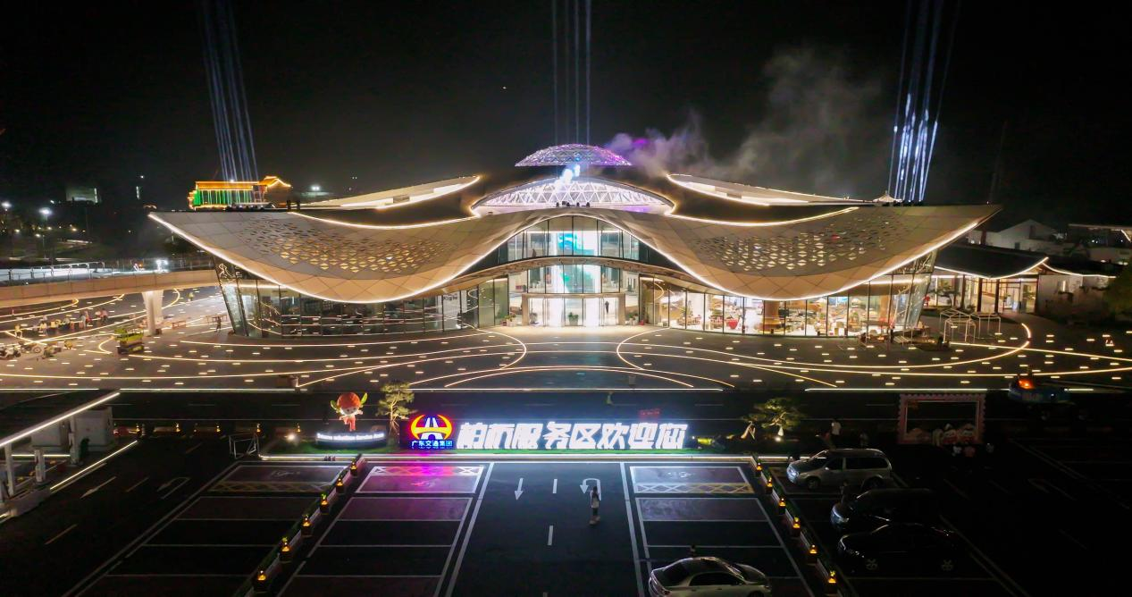 包茂高速柏桥服务区(李思颖 摄) 配图2