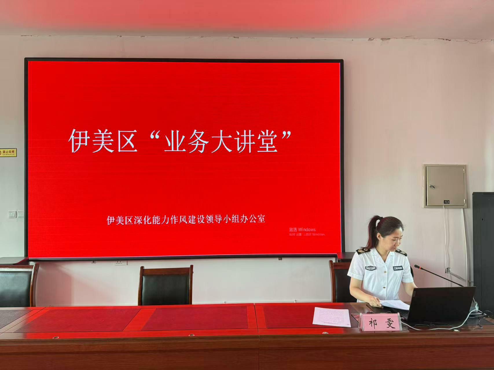 授课现场 (王文彪 摄)