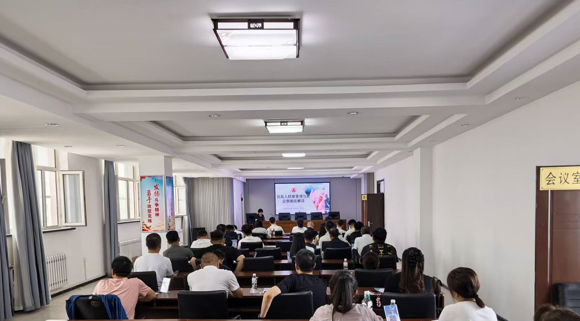 各乡镇干部集中学习《中华人民共和国社会救助法》(孙广飞 摄)