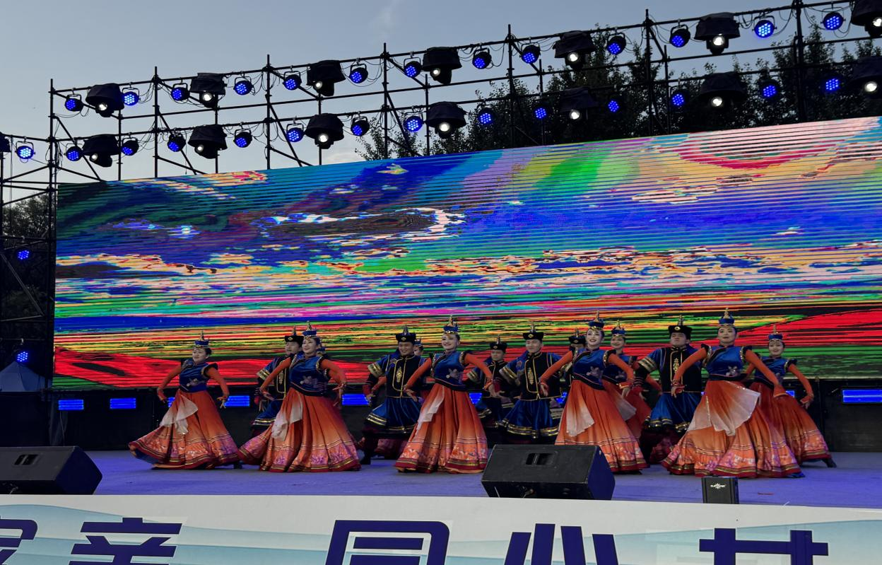 科左后旗乌兰牧骑专场演出现场(斯日根 摄)