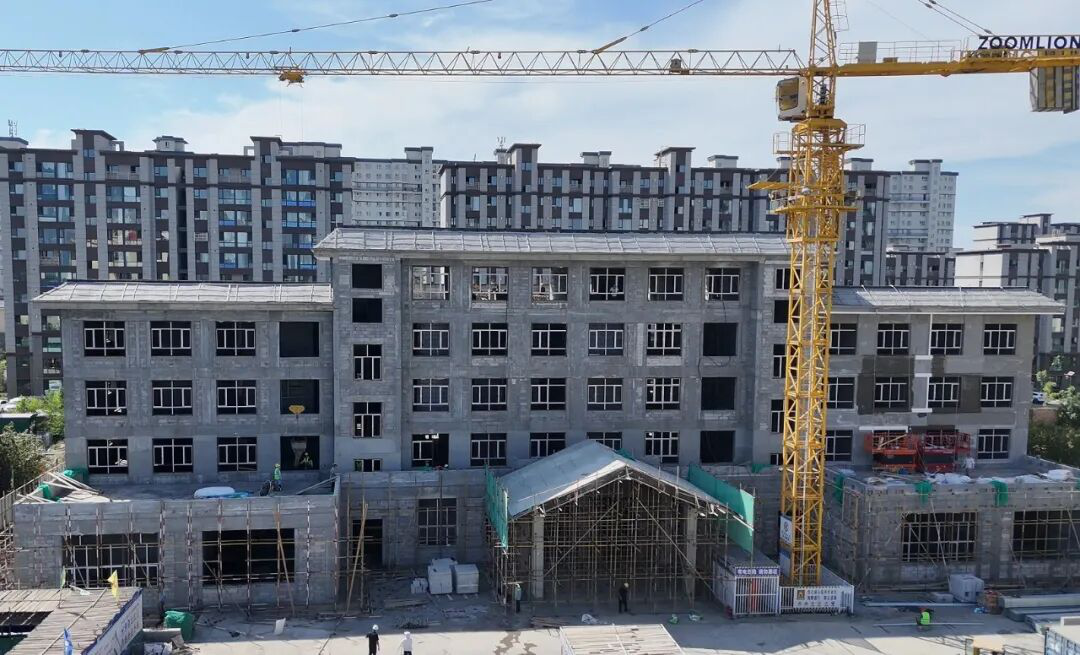 额敏县综合养老服务中心项目施工全景。(何秀娟 摄)