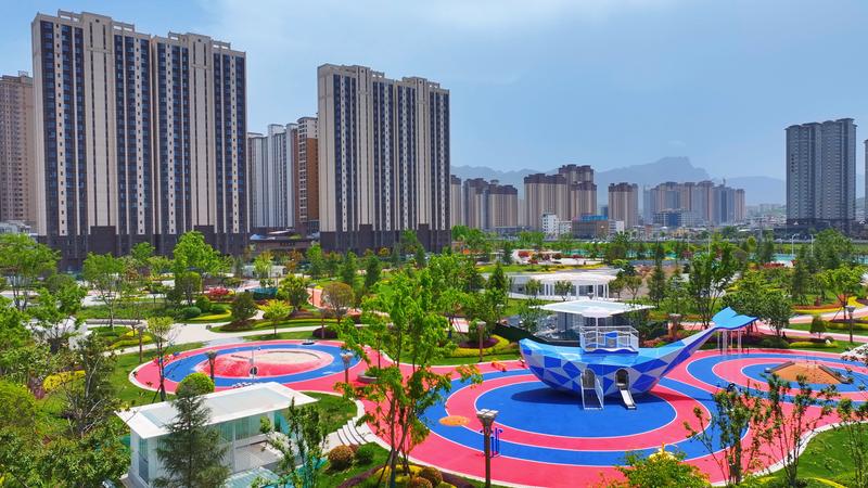 新建成的成县成州公园(乔伟 摄)