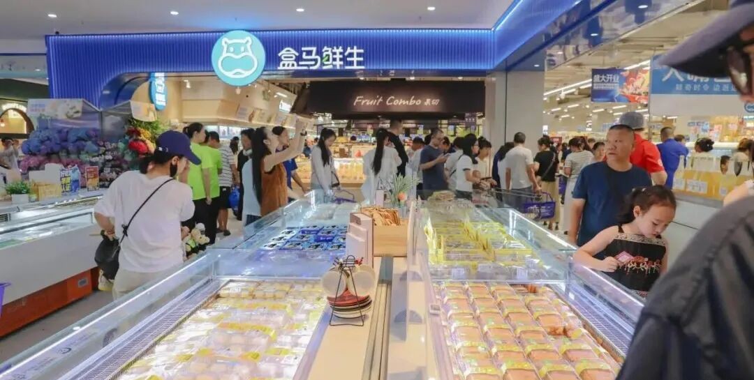 盒马鲜生和超盒算NB同天同步落地崇州(李卓婕 摄)
