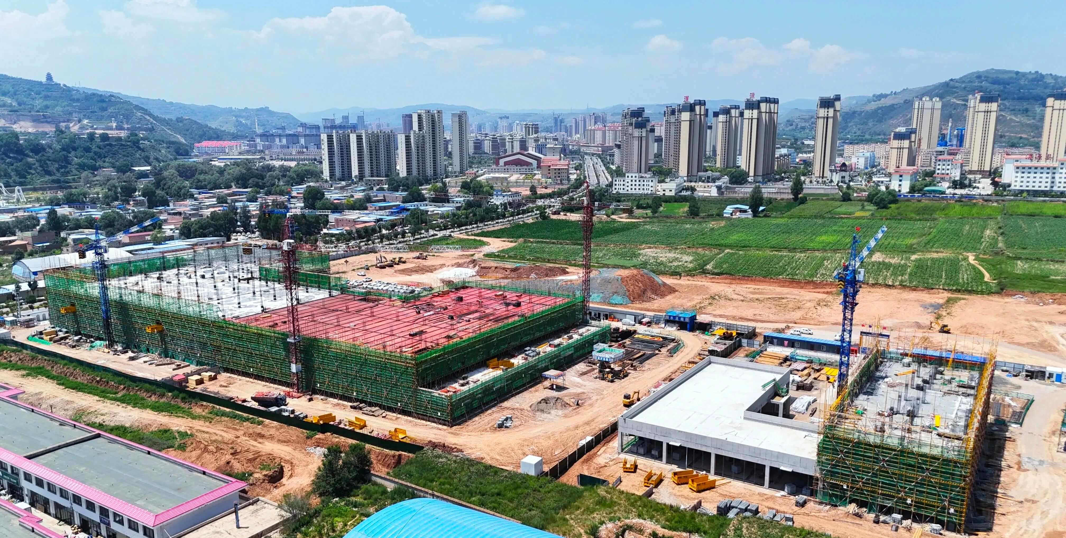 渭源运动户外服装智能制造基地项目建设加速推进(漆曼莉 摄)