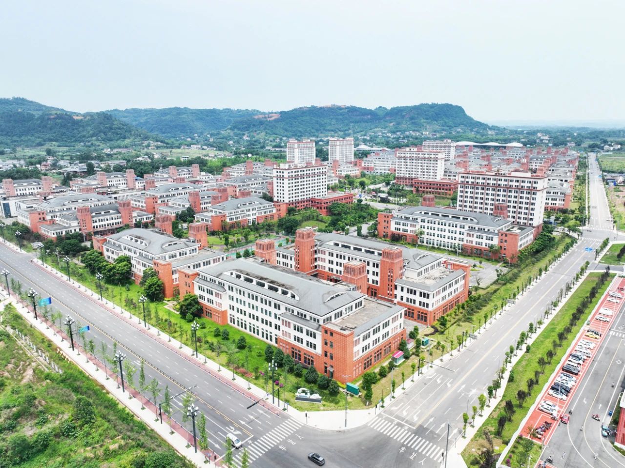 长江工业园区(朱思雨 摄)