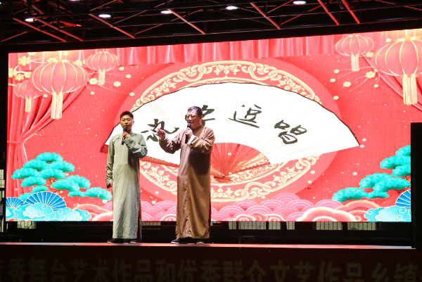传统相声节目演出现场(王涛摄)