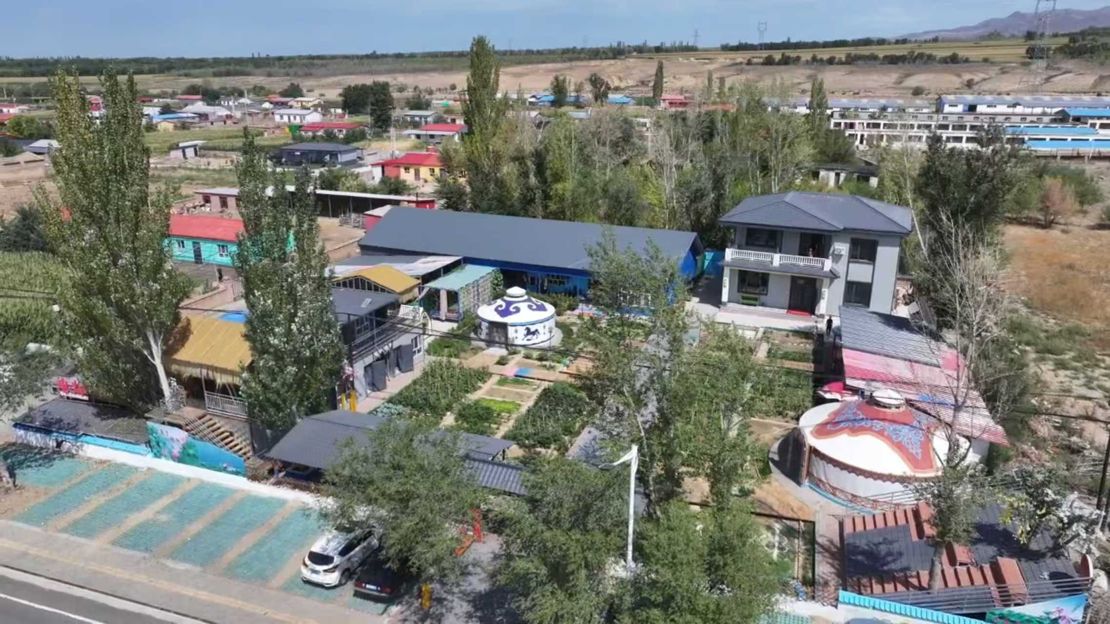 额敏县霍吉尔特蒙古族乡梅苑农家院航拍(巴合特古丽·木拉提 摄)