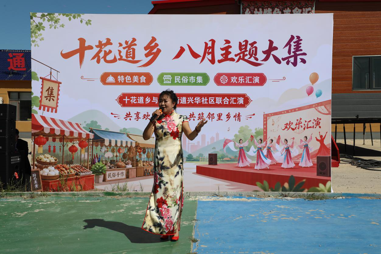盛夏时节,通榆县十花道乡大集持续火热(苑望 摄)