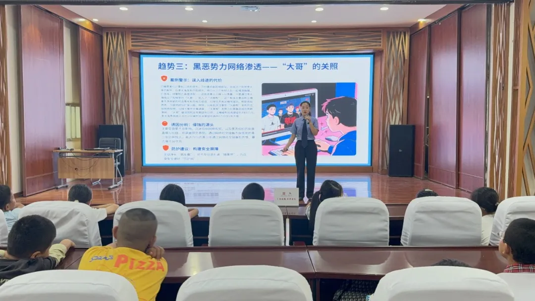 授课现场(窦英杰 摄)