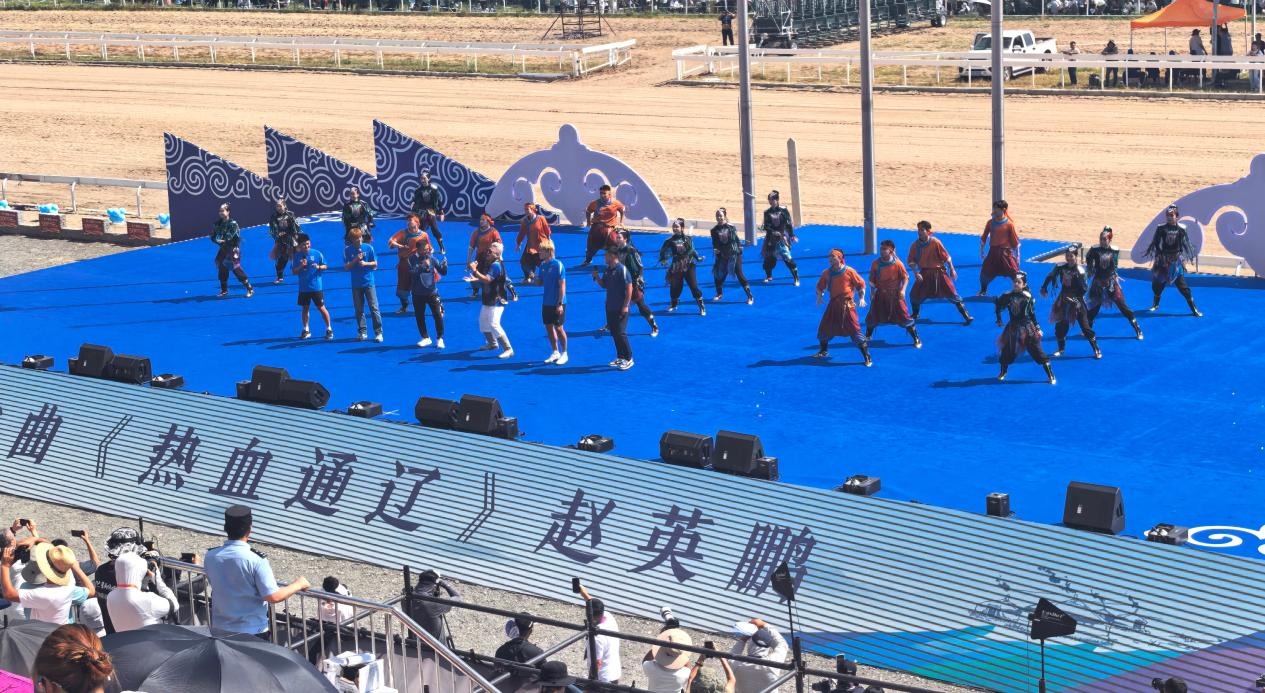 开幕式演出现场(宋悦 摄)