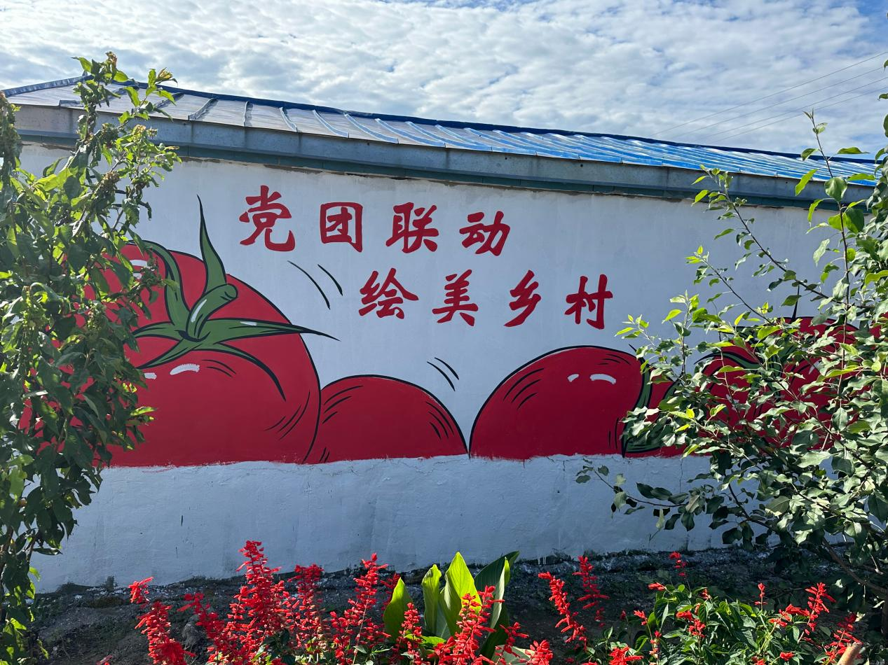 墙体彩绘(高伟 摄)