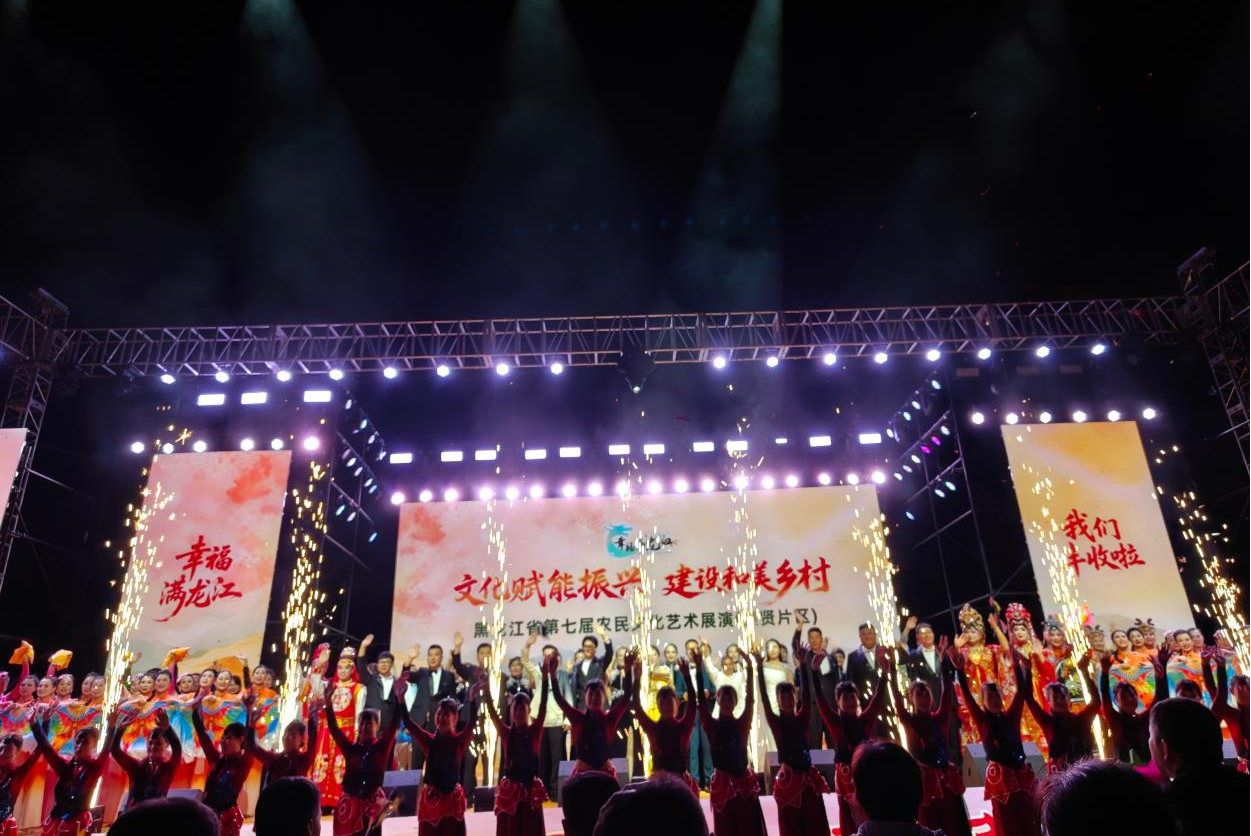 活动现场节目表演(杨昕宇 摄)