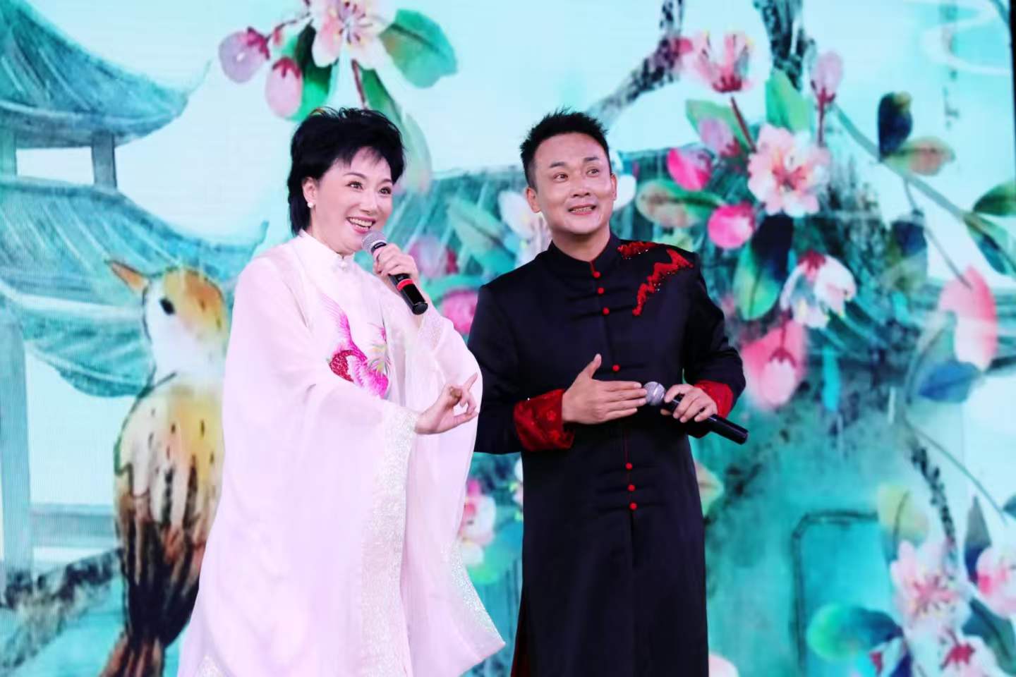 演员们演唱《天仙配》选段(徐华 摄)