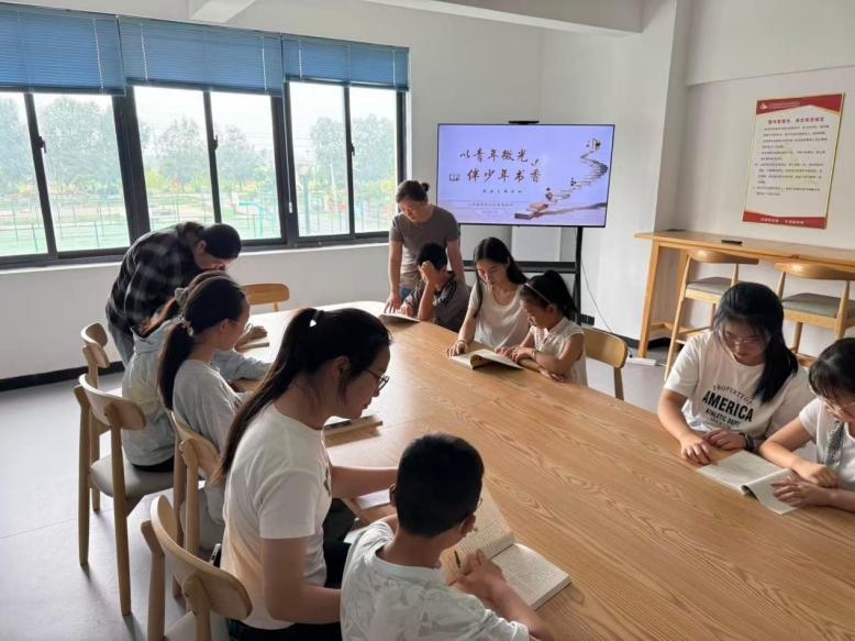 共读共享,浸润书香成长。(韩枫 摄)