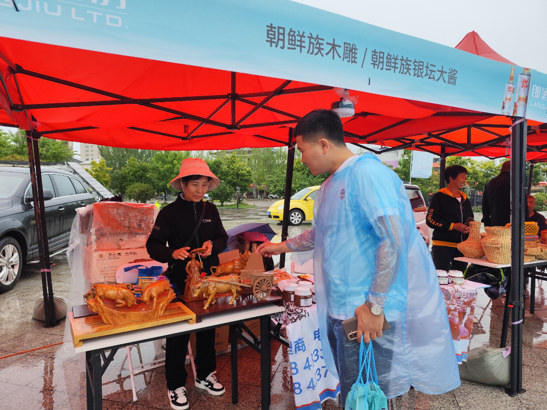 吉林第三届边境欢乐跑系列赛(和龙站)激情开跑(乔宇 摄)