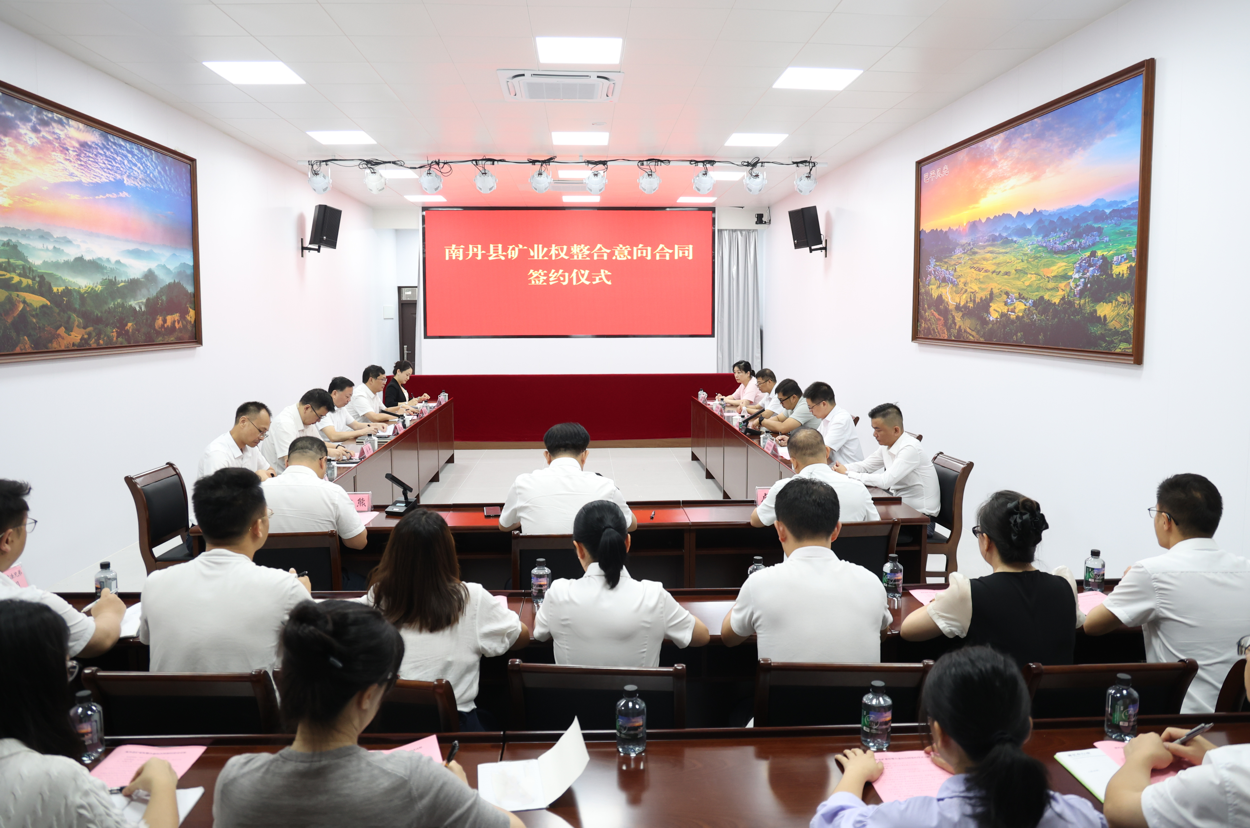 南丹县矿业权整合意向合同签约仪式(覃双谋 摄)