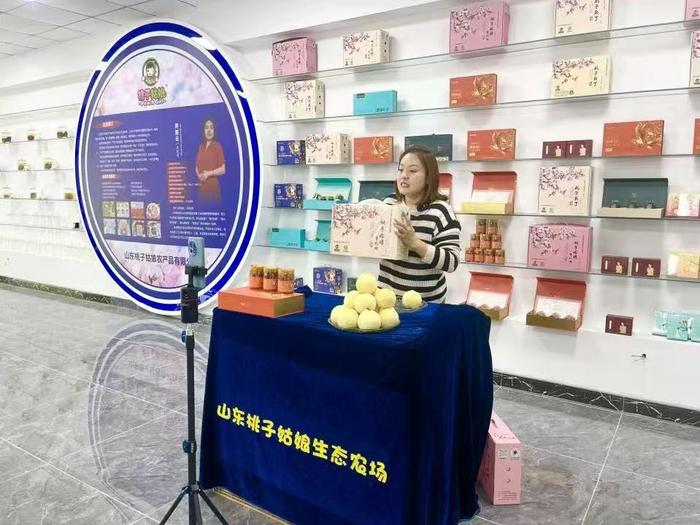 直播带货(李炜月 摄)