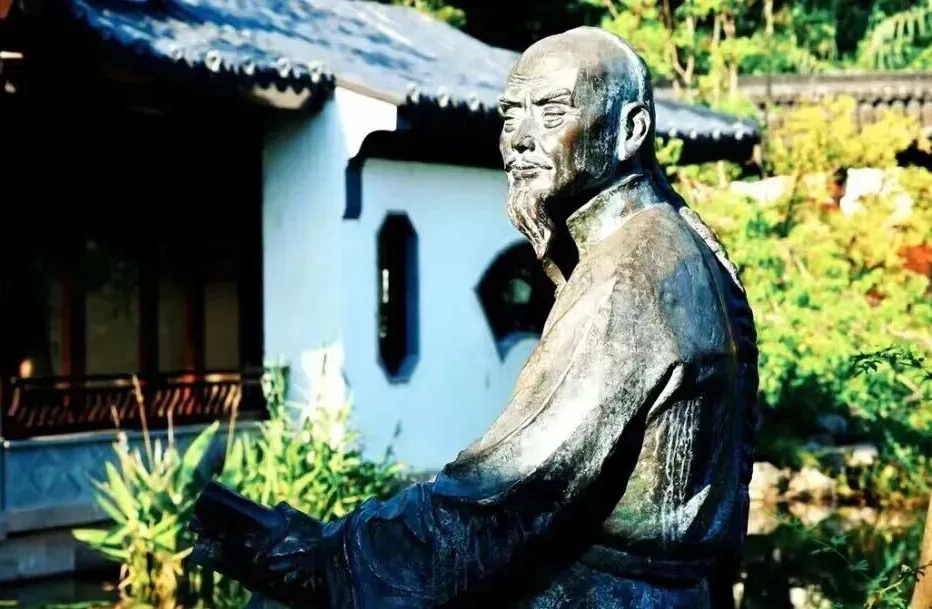 李渔雕像 (廖梦欣 摄)