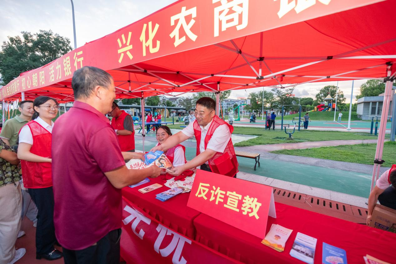 反诈宣教现场 (傅东 摄)
