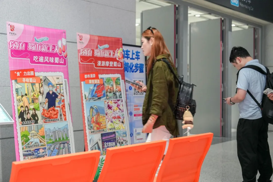 迎新现场(葛庆钊 摄)