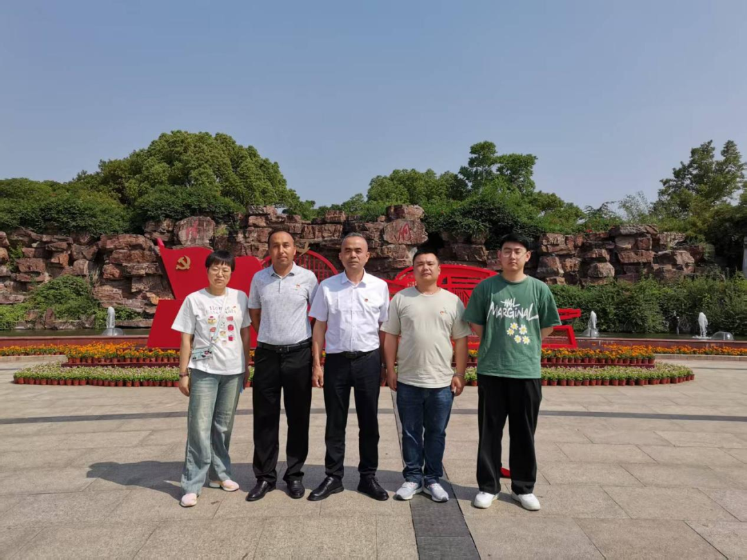 合影留念(张鑫如 摄)