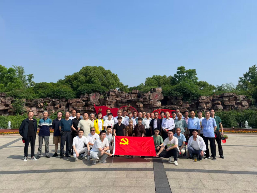 合影留念(张鑫如 摄)