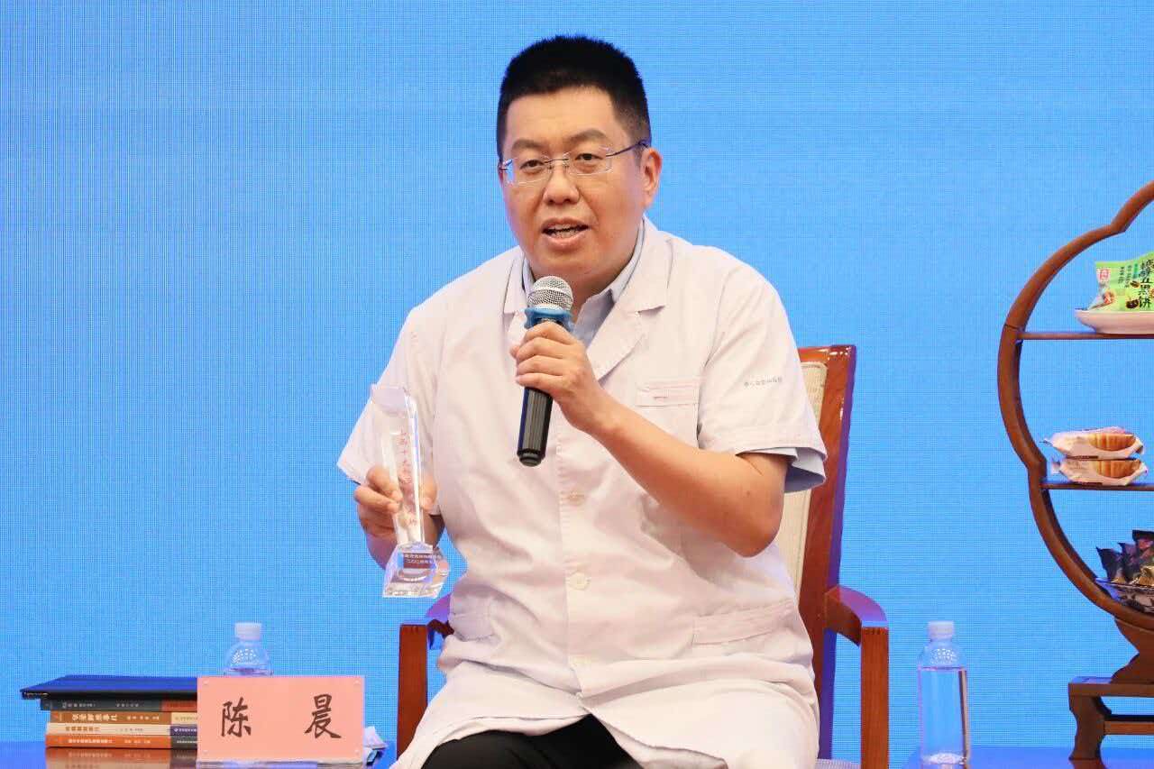 陈晨在记者见面会上分享初心故事 ( 席泽伟 摄)