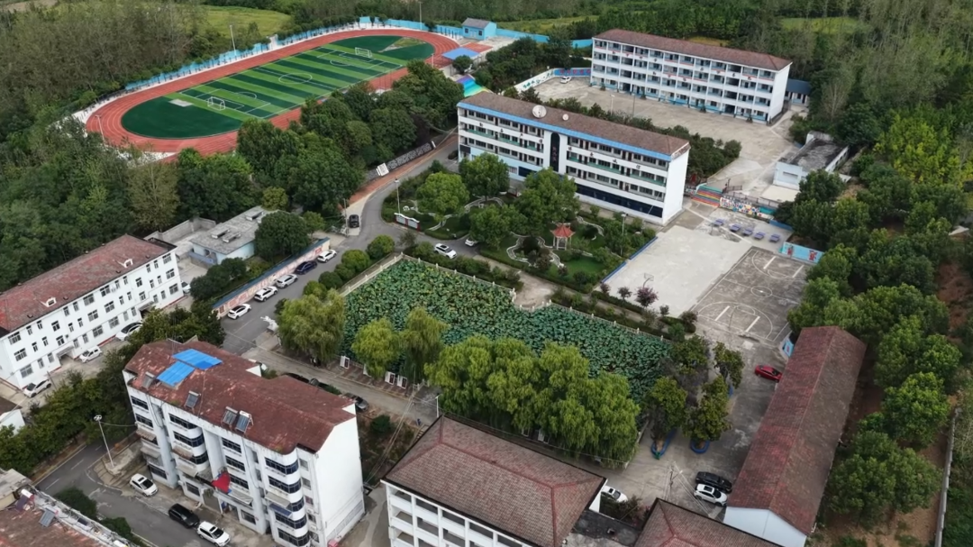 城关镇胡营初级中学(刘江 摄)