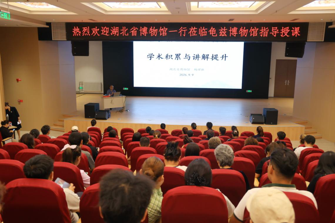 杨理胜以《学术积累与讲解提升》为题授课(王红丽 摄)