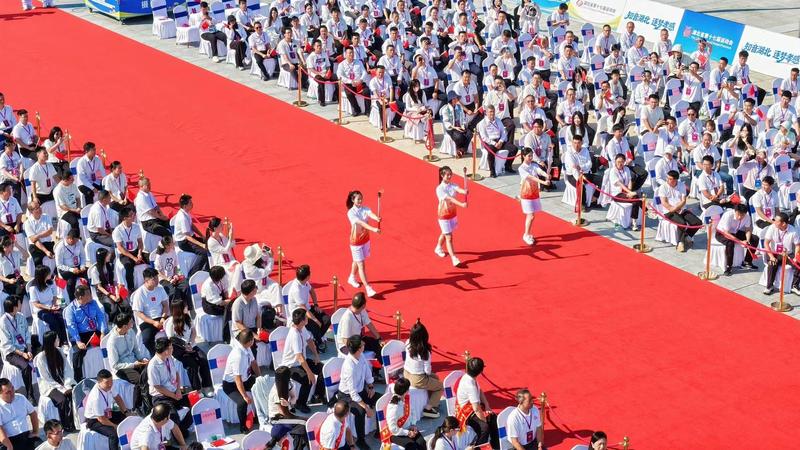 三路圣火汇聚一堂(何子丹 摄)