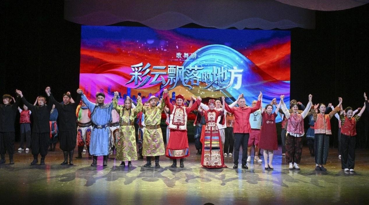 歌舞剧《彩云飘落的地方》演出现场(王唱 摄)