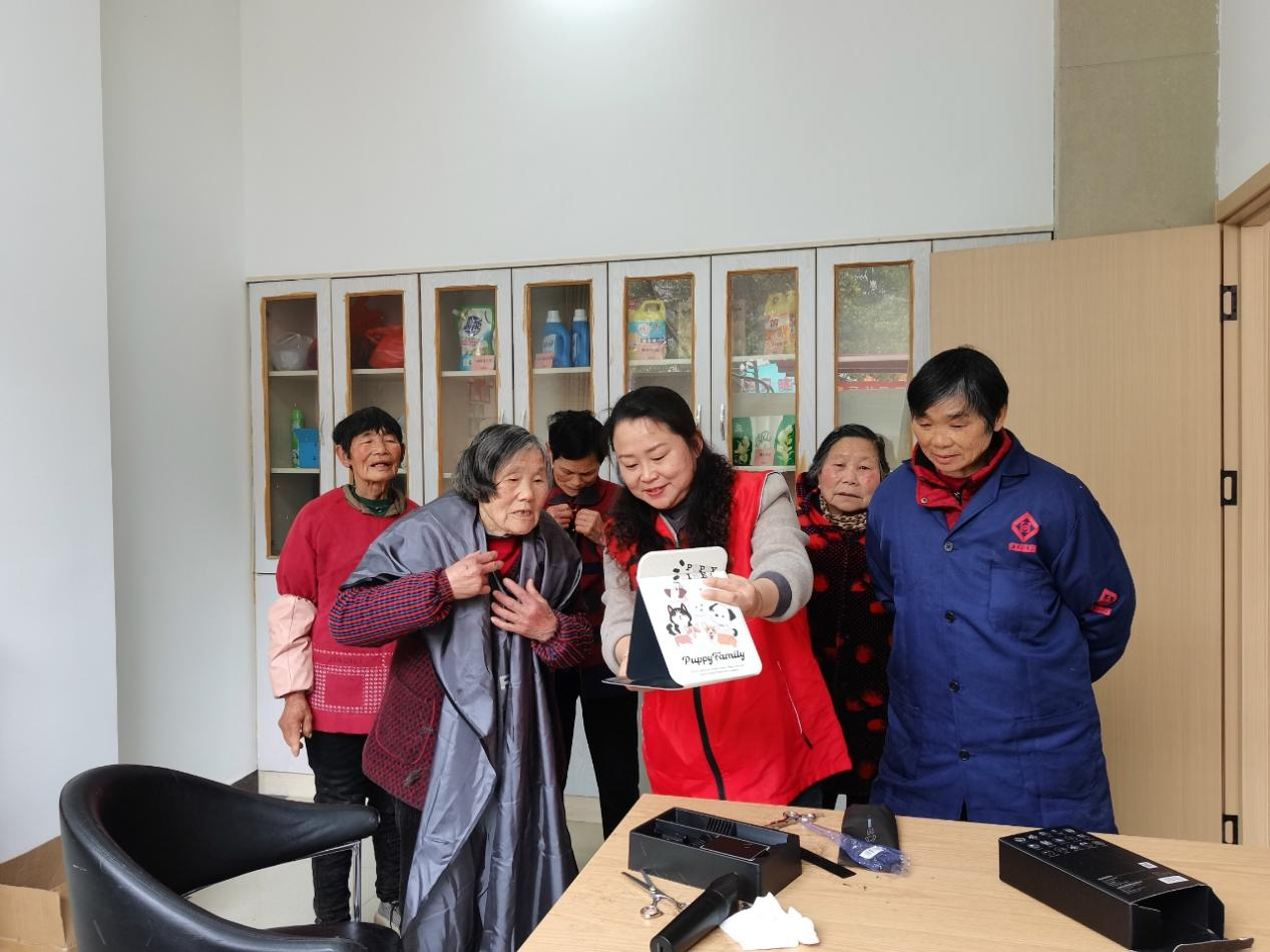志愿服务现场(张锦钰 摄)
