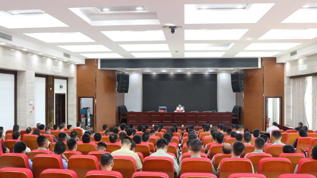 授课现场(陈佳琰 摄)