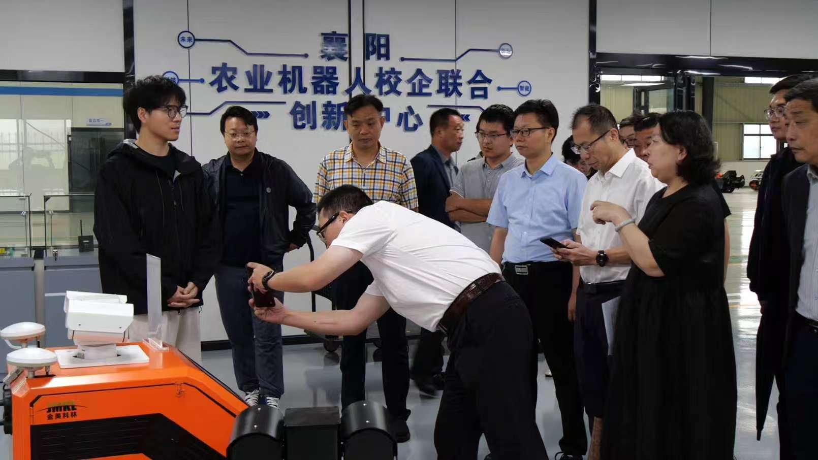 调研襄阳金美科林农业开发有限公司智慧产业园(刘馨丹 摄)