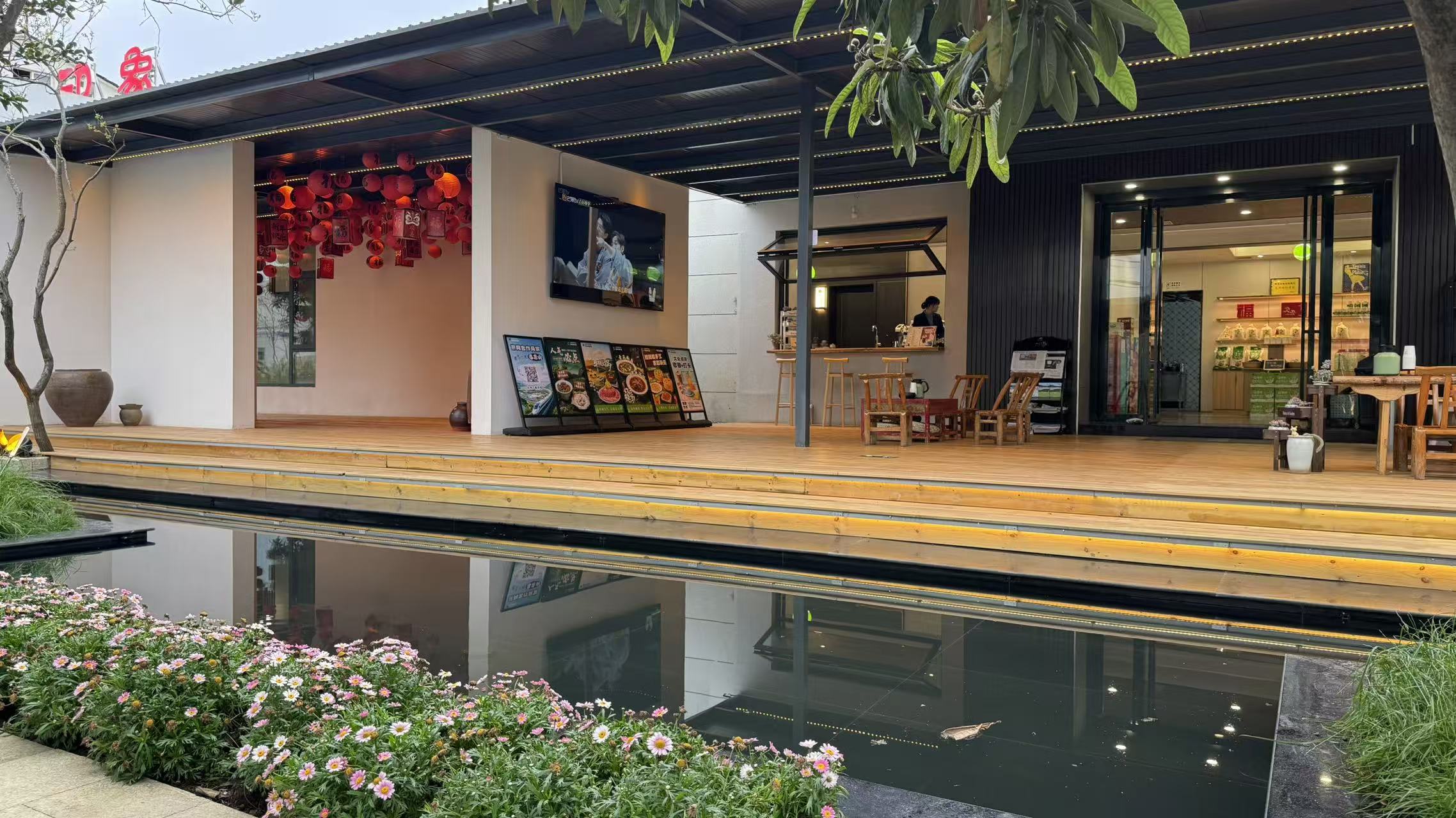 网球印象主题餐厅(祁呈梅 摄)